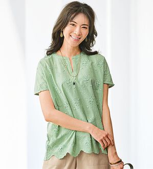 BELLUNA（ベルーナ）の「モチーフレース使いスキッパーＴブラウス（ブラウス）」｜アップルグリーン
