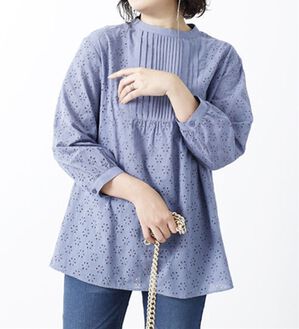 BELLUNA（ベルーナ）の「華やかオーバーレース使いブラウス（シャツ）」｜ブルー