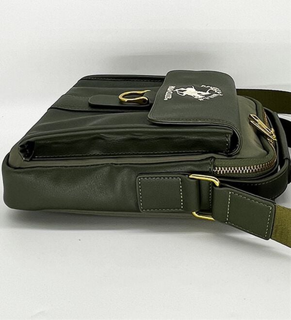 「＜ビバリーヒルズ・ポロクラブ＞縦型ショルダーバッグ（メンズショルダーバッグ）」｜詳細画像