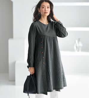 BELLUNA（ベルーナ）の「ゆったりおしゃれに体型カバー切替チュニックワンピース（チュニックワンピース）」｜詳細画像