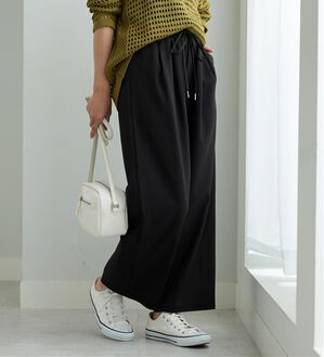 BELLUNA（ベルーナ）の「【嬉しい機能付き！】とろみ素材ドロスト使いワイドパンツ（ワイドパンツ・ガウチョ）」｜黒無地