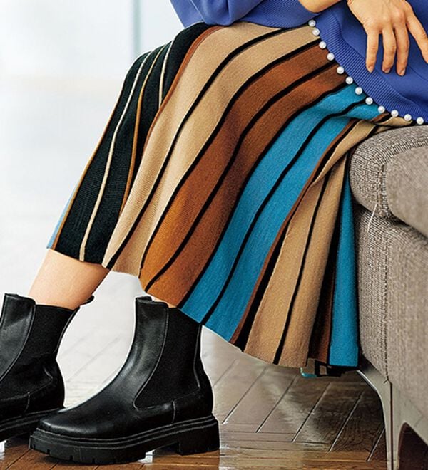 BELLUNA（ベルーナ）の「プリーツ風フレアーニットスカート（ロングスカート）」｜ブルー系ストライプ