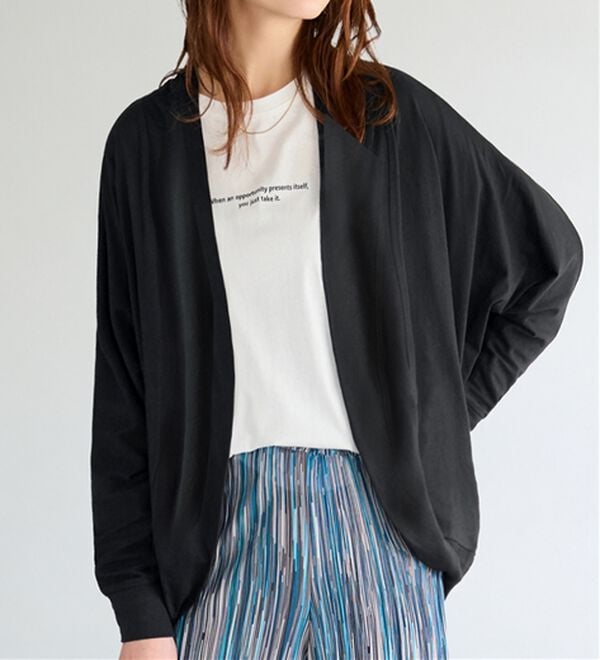 Viola e Viola（ヴィオラ エ ヴィオラ）の「【５つの機能付】ＵＶ対策に！ひんやり　ゆるドルマンカーディガン（ニットカーディガン）」｜ブラック