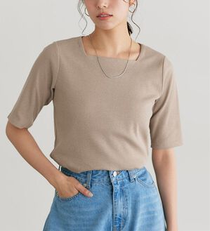Pierrot（ピエロ）の「【選べるネック】５分袖テレコリブカットソー（カットソー）」｜ライトベージュ