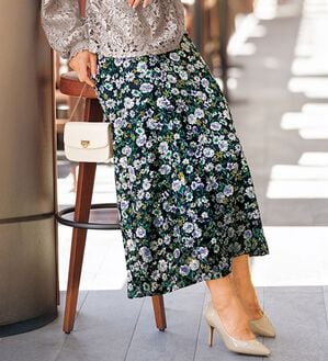 BELLUNA（ベルーナ）の「カットジャカード素材花柄プリントスカート（ロングスカート）」｜ネイビー系