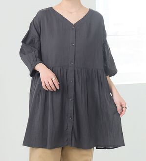 A HAPPY MARILYN（アハッピーマリリン）の「【Ｌ～６Ｌ】【風通るプレミアム】綿・楊柳、七分袖ウエストギャザーブラウス。（ブラウス）」｜チャコール