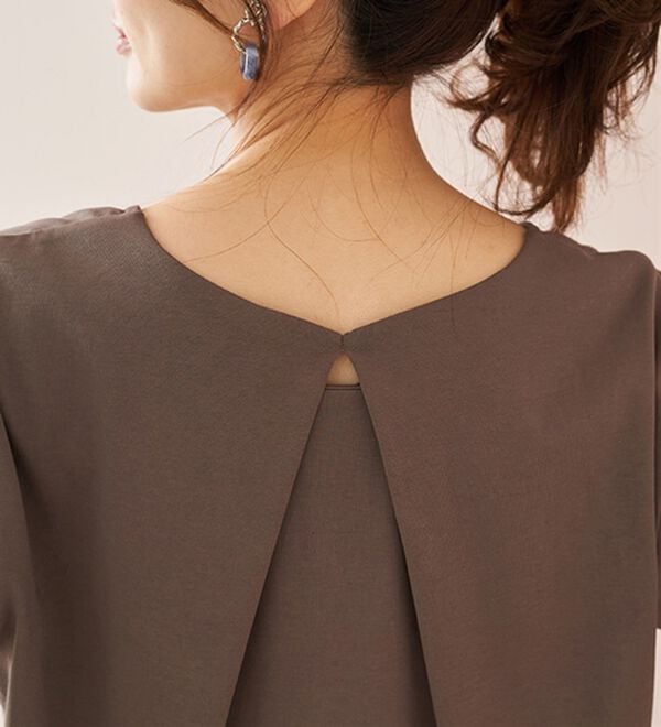 BELLUNA（ベルーナ）の「華奢見せ！後ろ美人デザインプルオーバー（カットソー）」｜詳細画像