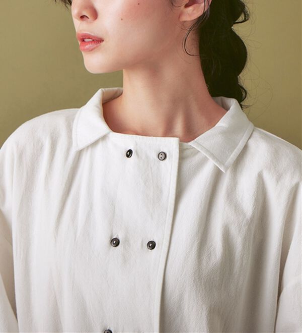 Viola e Viola（ヴィオラ エ ヴィオラ）の「さりげなく表面感を、綿１００%ダブルボタンブラウス（ブラウス）」｜詳細画像