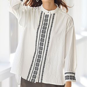 BELLUNA（ベルーナ）の「センターを飾る幾何柄刺しゅうブラウス（ブラウス）」｜詳細画像