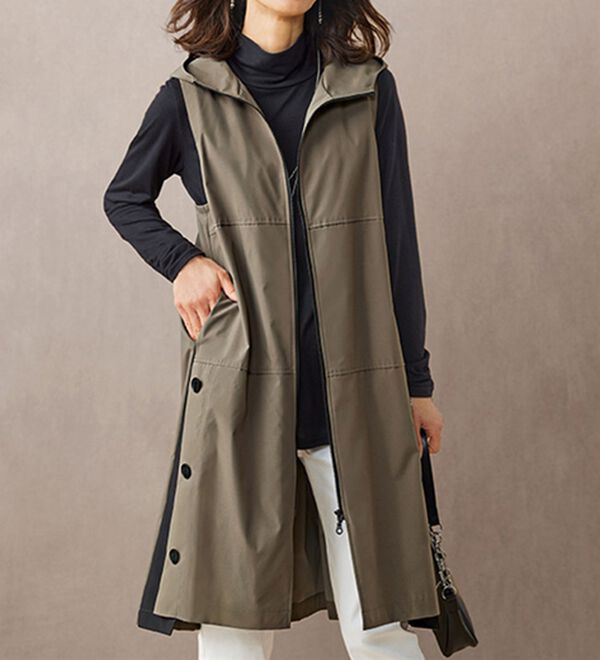 BELLUNA（ベルーナ）の「配色切替サイドボタン使いロングベスト（ベスト）」｜カーキ