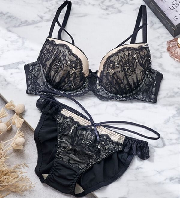 YU'NOW（ユナウ）の「ｔｏ　ｍｅｅブラ＆ショーツ（ブラジャー＆ショーツセット）」｜ブラック系