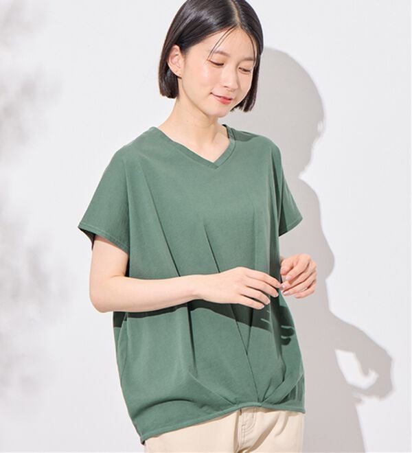 Viola e Viola（ヴィオラ エ ヴィオラ）の「綿１００％ゆったり裾タックＴシャツ（Tシャツ）」｜グリーン