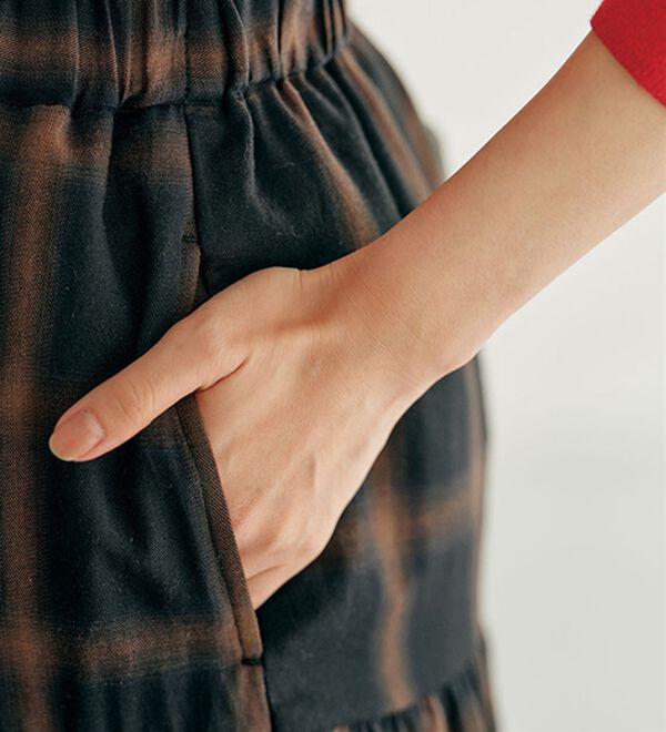 BELLUNA（ベルーナ）の「綿１００％チェック柄ティアードスカート（ロングスカート）」｜詳細画像