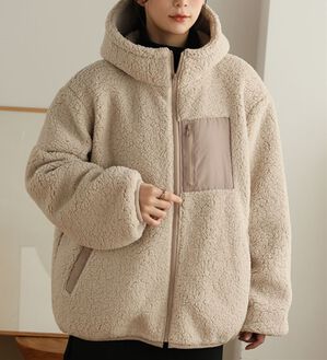 A HAPPY MARILYN（アハッピーマリリン）の「【Ｌ～８Ｌ】中綿入りボアフードブルゾン（ブルゾン）」｜グレージュ