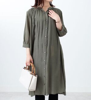 BELLUNA（ベルーナ）の「スラブ素材ギャザーデザインワンピース（チュニック）」｜カーキ