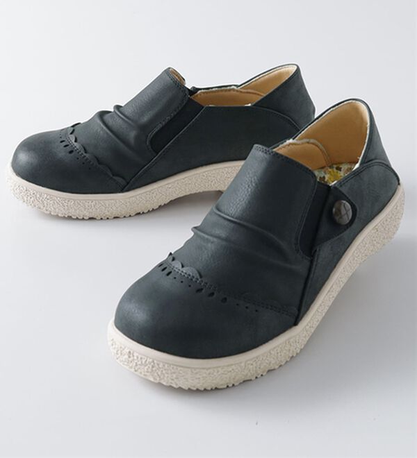 BELLUNA（ベルーナ）の「＜ｍｏｚ＞くるみボタンギャザースリッポン（スリッポン）」｜詳細画像