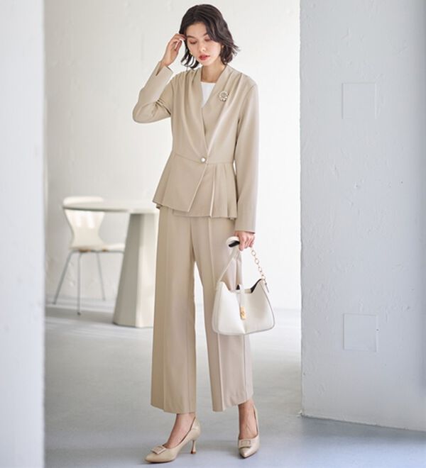 GeeRA（ジーラ）の「【２点セット】パールボタンペプラムプリーツブラウスセットアップ（その他スーツ）」｜詳細画像