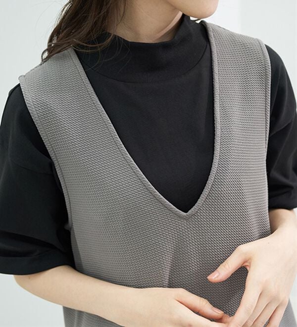 BELLUNA（ベルーナ）の「シュッと体型カバー！－３ｋｇ見えポコポコエンボス素材ジャンパースカート（ジャンパースカート）」｜詳細画像