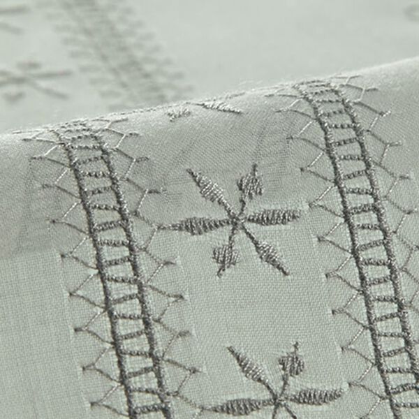 BELLUNA（ベルーナ）の「身体のラインを気にしない！シアー刺しゅうゆったりブラウス（シャツ）」｜詳細画像