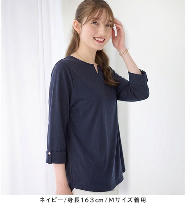 alotta（アロッタ）の「さらっと綿混素材 金ボタンデザインTシャツ（カットソー）」｜詳細画像