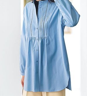 BELLUNA（ベルーナ）の「華やかレース&times;ピンタックシャツチュニック（チュニック）」｜サックス