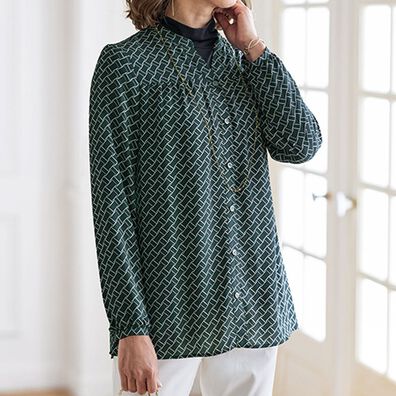 BELLUNA（ベルーナ）の「切替デザインプリントブラウス（チュニック）」