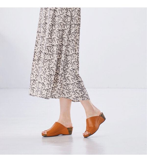 BELLUNA（ベルーナ）の「牛革柔らかフットベットウェッジサンダル（サンダル・ミュール）」｜詳細画像