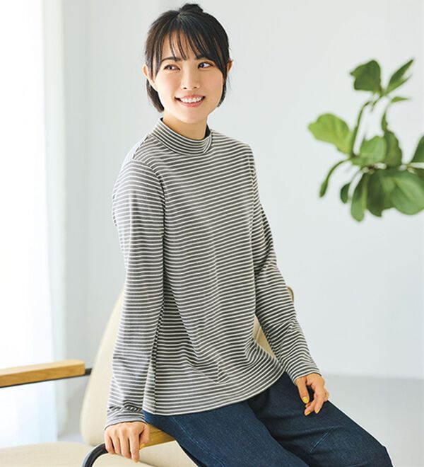 BELLUNA（ベルーナ）の「《ＨｕｇＲｅａｍコットン》裏起毛暖かハイネックプルオーバー（カットソー）」｜チャコール&times;ホワイト