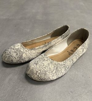 RANAN（ラナン）の「日本製カジュアルシューズ（フラットシューズ）」｜アイボリー系花柄