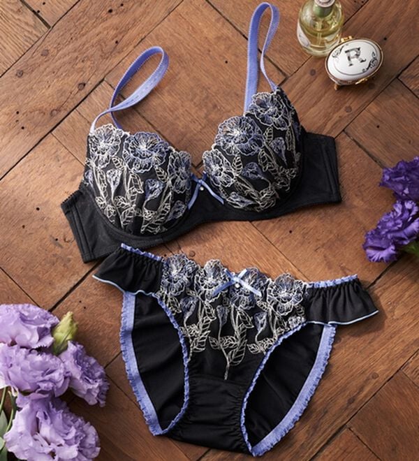 恋する花言葉】モテ谷間の大人sweetブラ＆ショーツ - ベルーナ