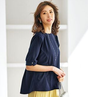 BELLUNA（ベルーナ）の「ジョーゼット素材タック使いＴブラウス（ブラウス）」｜ネイビー