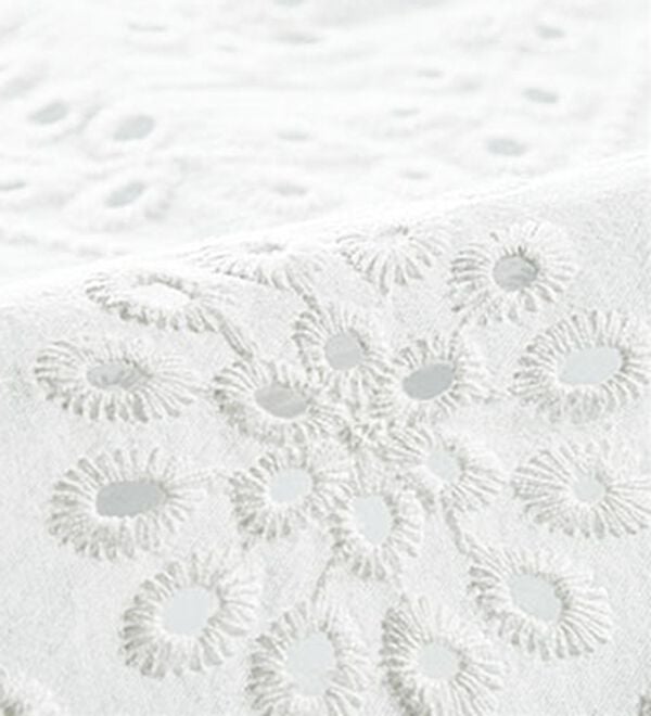 BELLUNA（ベルーナ）の「花柄レース刺しゅうシャツチュニック（チュニック）」｜詳細画像