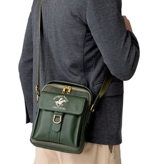 「＜ビバリーヒルズ・ポロクラブ＞縦型ショルダーバッグ（メンズショルダーバッグ）」｜グリーン