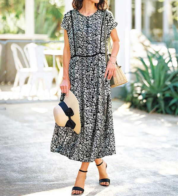 BELLUNA（ベルーナ）の「レース切替ボタニカルリゾート柄ワンピース（その他ワンピース）」｜モノトーン系