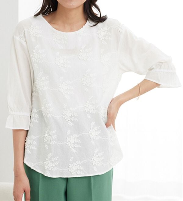 BELLUNA（ベルーナ）の「【店舗・ネット限定】モチーフレース使い袖ギャザーブラウス（ブラウス）」｜詳細画像