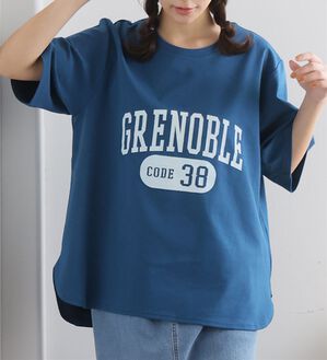 A HAPPY MARILYN（アハッピーマリリン）の「【Ｍ～８Ｌ】【接触冷感・ＵＶ対策】カレッジプリント裾ラウンドＴシャツ（Tシャツ）」｜ブルー