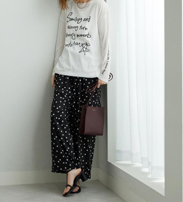 BELLUNA（ベルーナ）の「シアー素材ラクガキ風ロゴプルオーバー（カットソー）」｜詳細画像