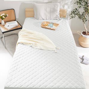 iellio（イエリオ）の「ひんやりッチ敷パッド一体型ＢＯＸシーツ＜接触冷感・抗菌防臭・時短・家事楽・ボックスシーツ・寝苦しさ対策＞（ボックスシーツ・ベッドシーツ）」｜グレー