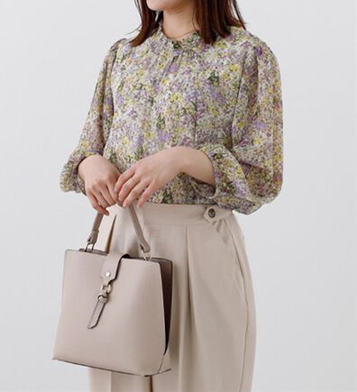 BELLUNA（ベルーナ）の「シフォンプリントシャーリング使いブラウス（ブラウス）」