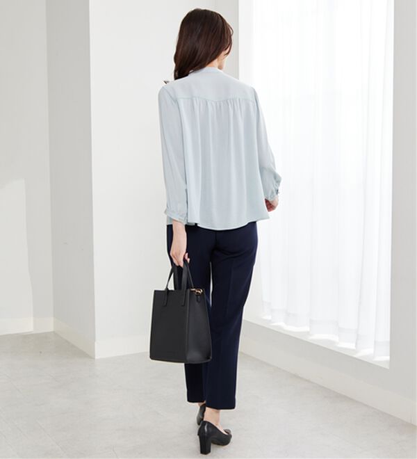 BELLUNA（ベルーナ）の「＜Ｃ／Ｓ＞サテン素材ギャザーデザインブラウス（ブラウス）」｜詳細画像