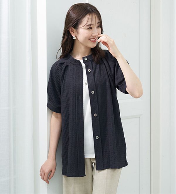 BELLUNA（ベルーナ）の「Ｔシャツみたいに着られるきれい見えブラウス（ブラウス）」｜詳細画像