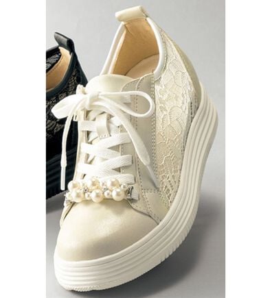 BELLUNA（ベルーナ）の「パール調飾りレーススニーカー（スニーカー）」