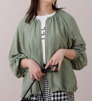 BELLUNA（ベルーナ）の「サテン素材ブルゾン（ブルゾン）」｜オリーブ