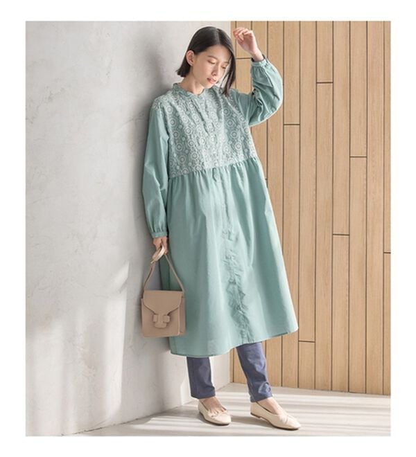 Viola e Viola（ヴィオラ エ ヴィオラ）の「パッと華やぐ繊細刺しゅうの大人シャツワンピース（シャツワンピース）」｜詳細画像