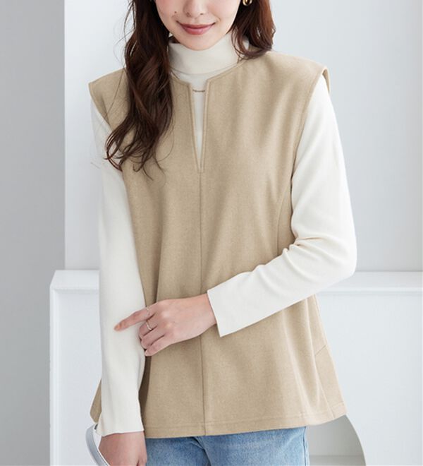 alotta（アロッタ）の「圧縮ニットキーネックベスト（ベスト）」｜ベージュ