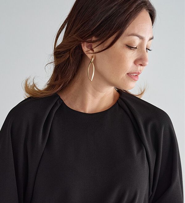 BELLUNA（ベルーナ）の「色褪せにくい黒！バイカラーブラウス（セットアップ）」｜詳細画像