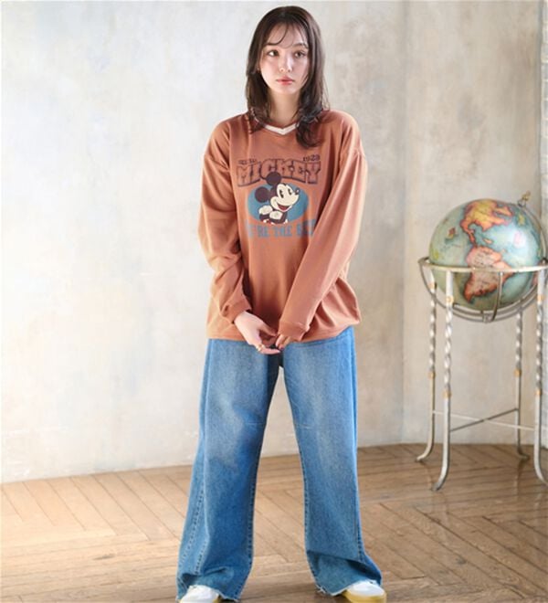 BELLUNA（ベルーナ）の「＜Ｄｉｓｎｅｙ＞【ミッキー】裏毛Ｖネックトレーナー（カットソー）」｜詳細画像