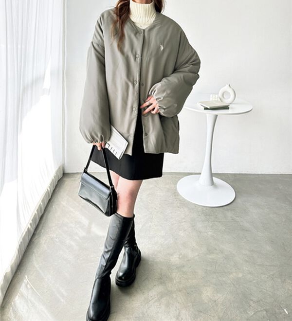 GeeRA（ジーラ）の「【U.S. POLO ASSN.】 ノーカラー中わたブルゾン（ハーフコート）」｜詳細画像