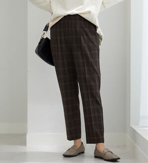 BELLUNA（ベルーナ）の「サマ見え(スーパーウォーム)ウール調素材美脚テーパードパンツ（テーパードパンツ）」｜ダークブラウン系