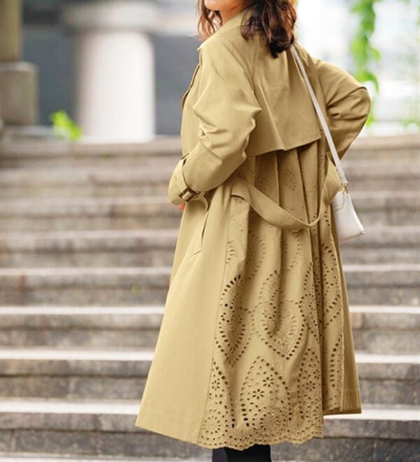 BELLUNA（ベルーナ）の「バックレースデザイン華やぎトレンチコート（ロングコート）」｜詳細画像